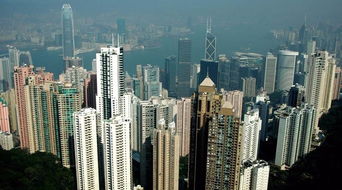 真话财经 内地房价下降香港仍暴涨 他们为什么还能买得起房 内地楼市在密集调控政策打压下已经开始 退烧 ,北上广深这些一线城市房价或多或少都出现了下降,但香港楼市却连续